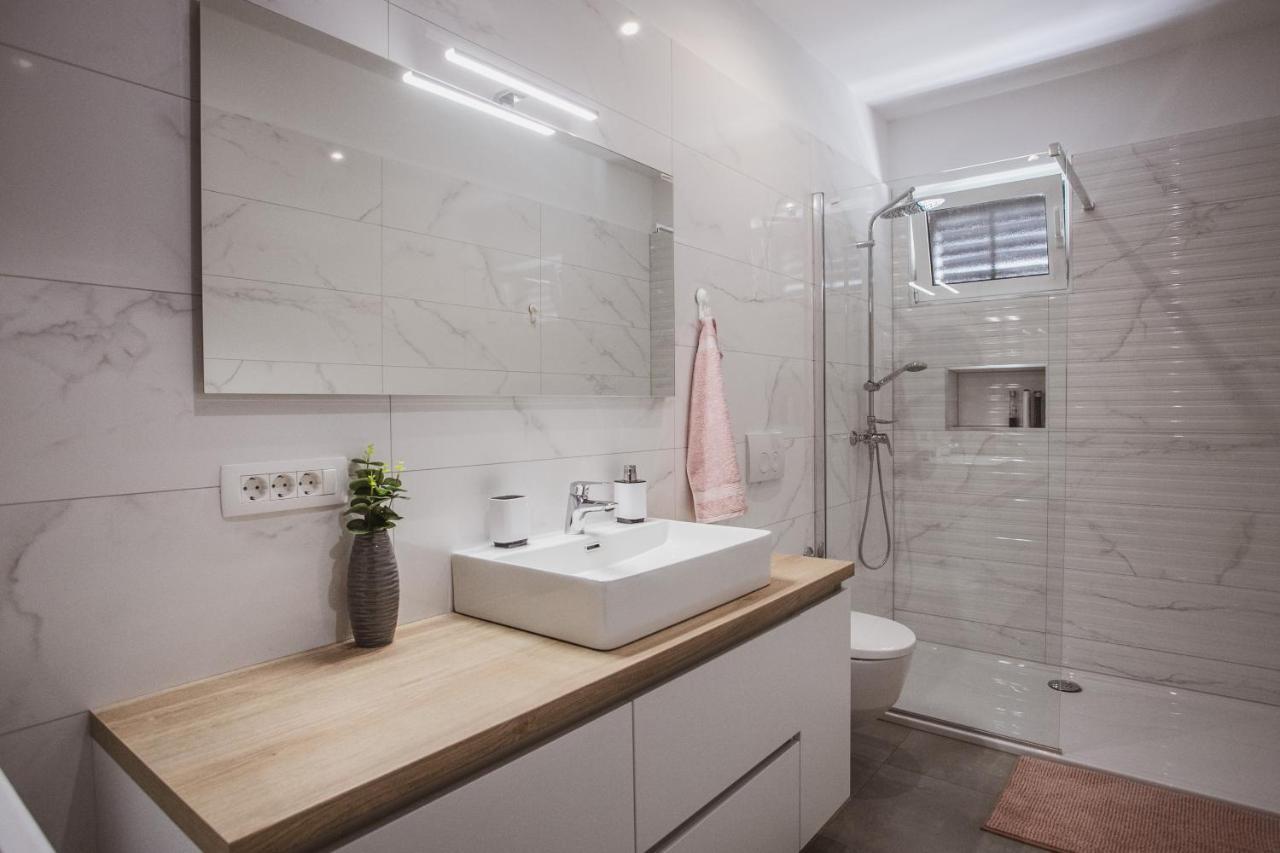 Comfort Sea View Apartment Дуги Рат Екстериор снимка