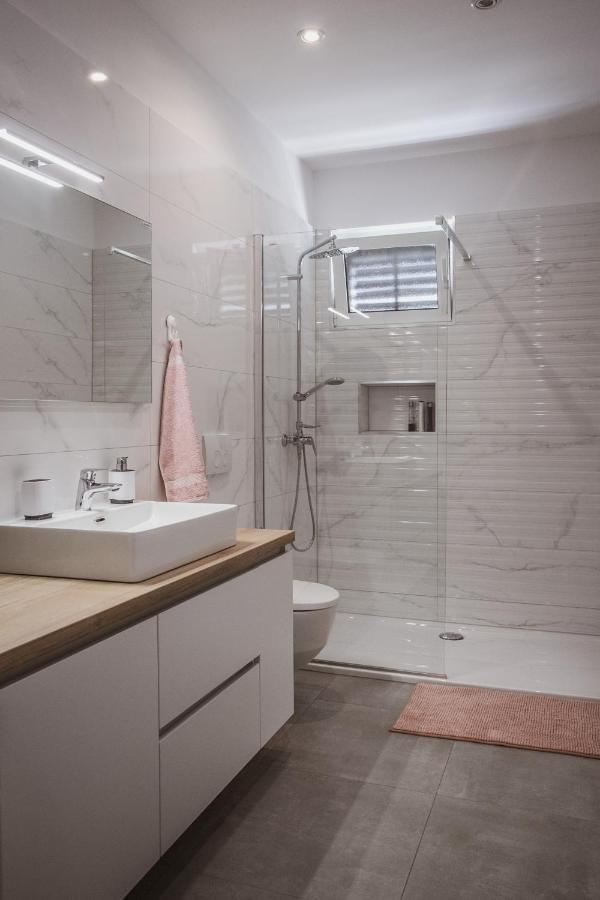 Comfort Sea View Apartment Дуги Рат Екстериор снимка