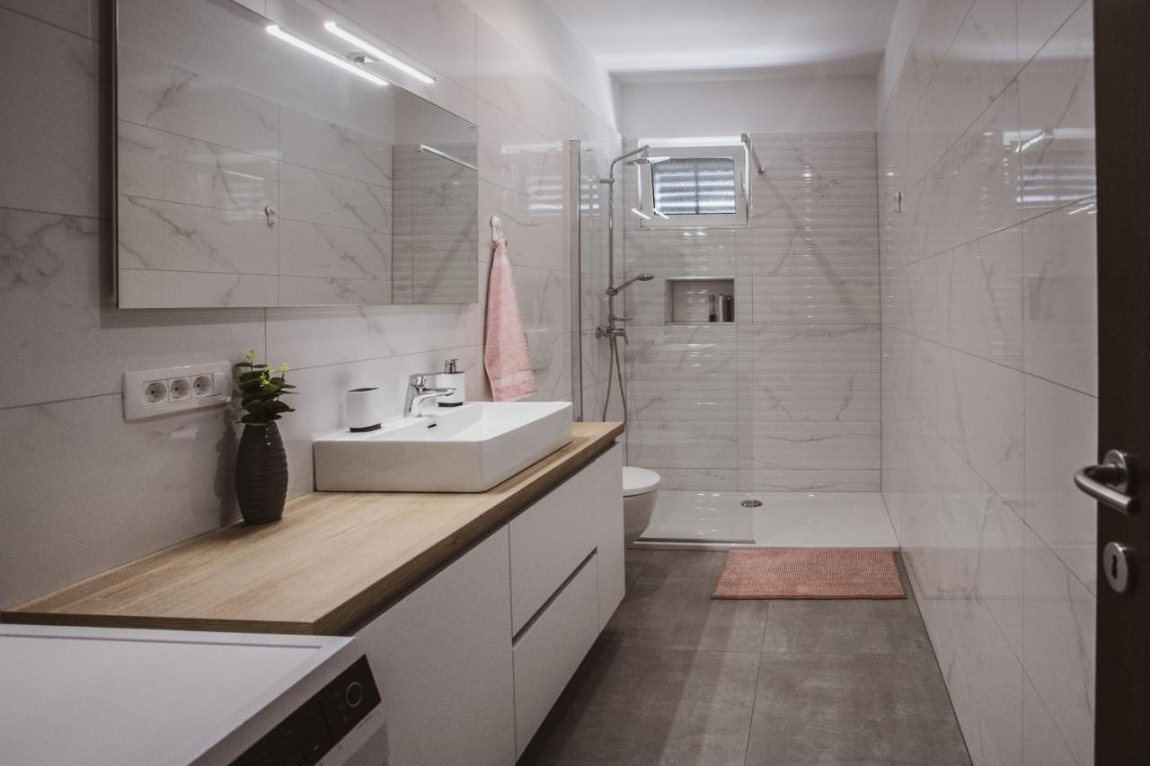 Comfort Sea View Apartment Дуги Рат Екстериор снимка