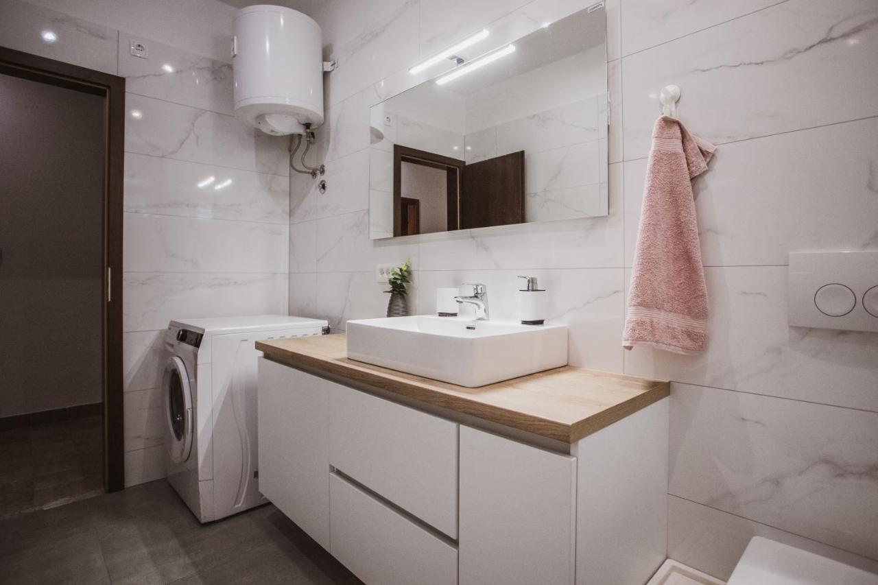 Comfort Sea View Apartment Дуги Рат Екстериор снимка